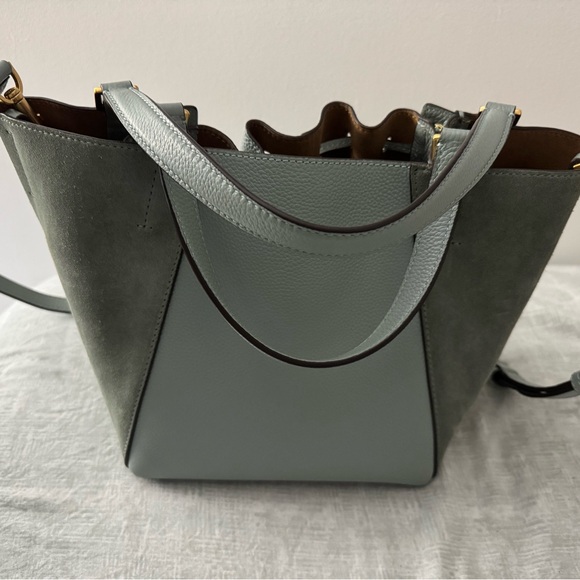 Tory Burch McGraw Dragonfly Bucket Bag - Picture 7 of 9